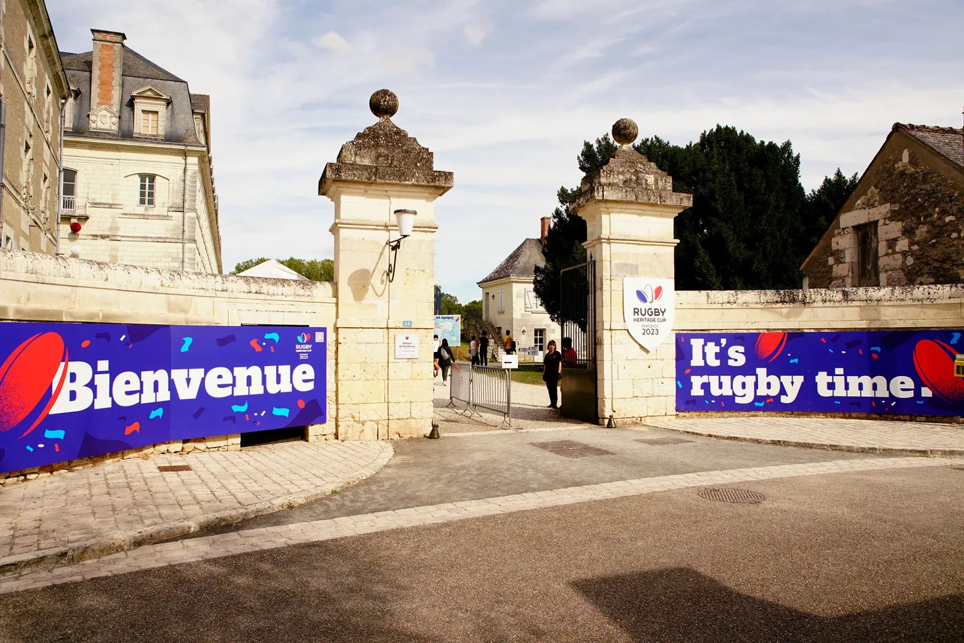 Rugby Heritage Cup Pontlevoy signalétique à l'entrée de l'Abbaye